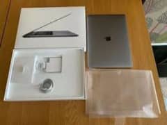 apple MacBook pro 2017 core i7 16gb ram 256gb SSD complete box