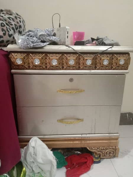 bed dressing side tables in good condition 5