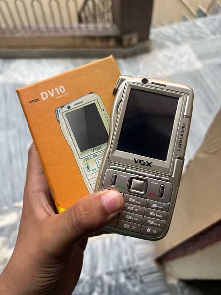 DV10 Mobile 4 Sim Touch screen 1