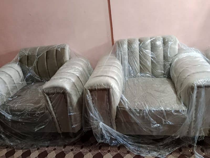 BRAND NEW 7 SEATER SOFA SET FOR SALE MADE IN KARACHI 1