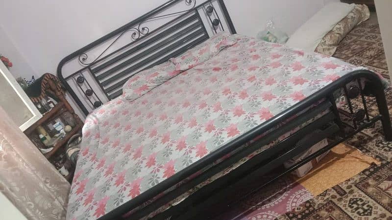 selling iron bed 1