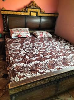 Antique-Style King Size Wooden Bed for Sale