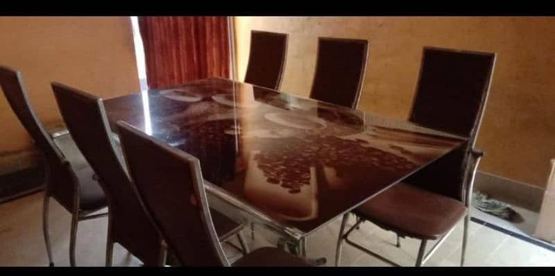 6 seater dining table in good condition price 25,000 0