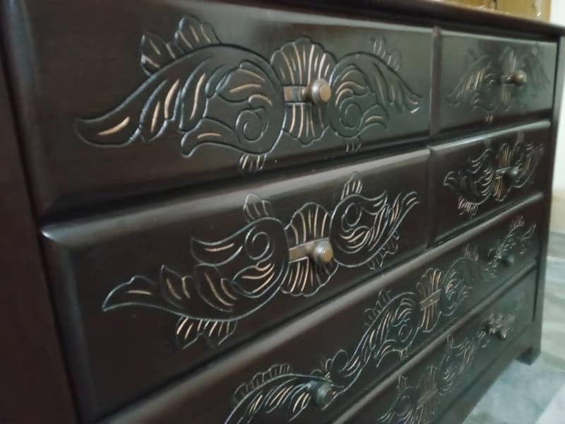 Dresser,06 drawers 4.5 by 03 ft 1