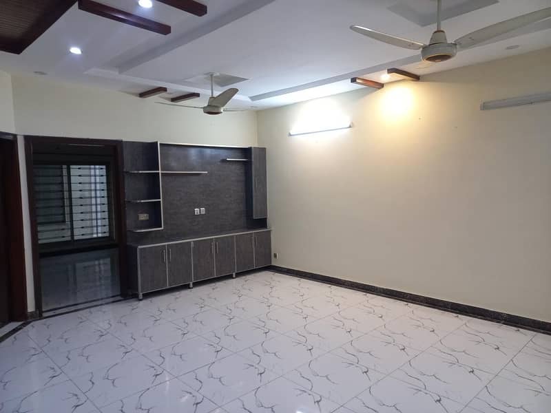 Beautiful Upper Portion with Gas Available For Rent (Original Pictures) 2