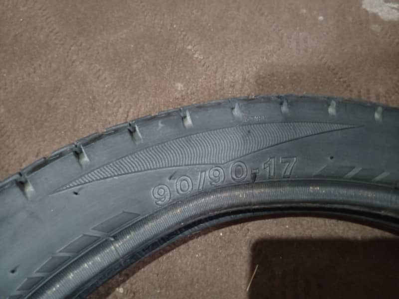 Honda 125 back tyre  90/90/17 2