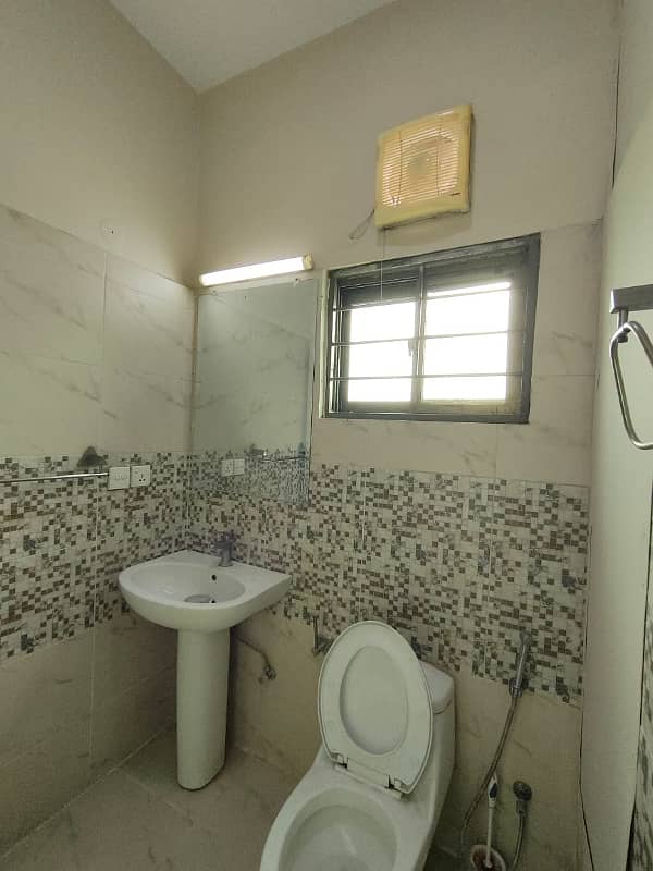 Open View 10 MARLA 3 BED FLAT ON 5th Floor Is Available For Sale In ASKARI-11 LAHORE 7