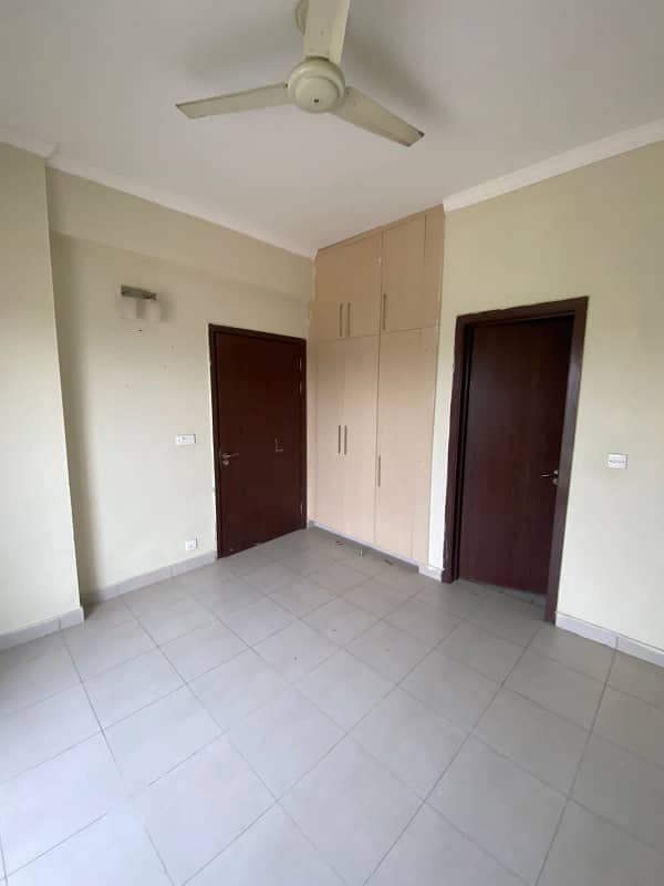 950 square ft 2 bedroom apartment Available for Rent 3