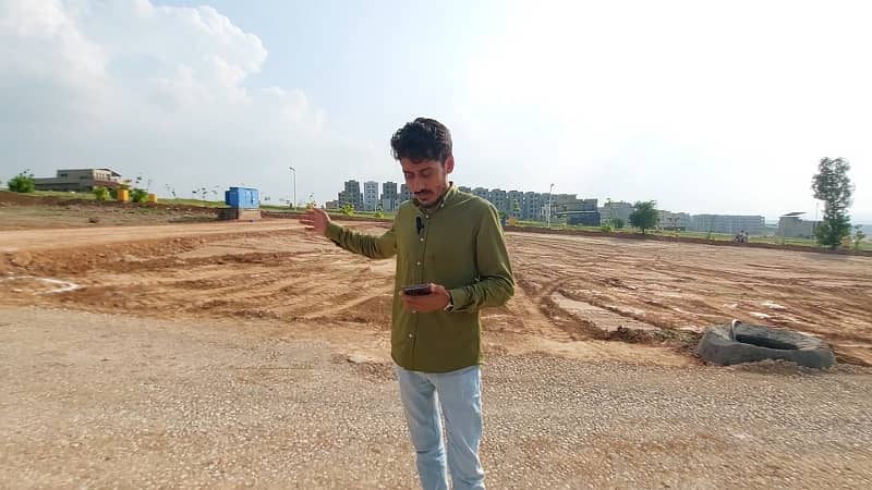 "5 Marla Park Facing Plot for Sale in Bahria Town Phase 8 Extension | Precinct 5" 4