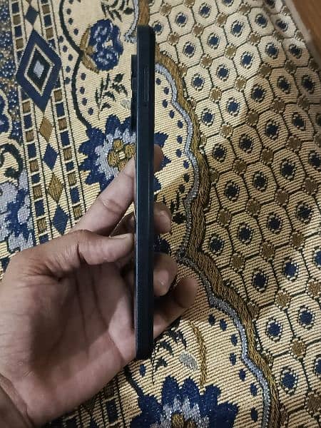 lush condition bilkul ok phone koi msla ni 8+8 128 GB 1