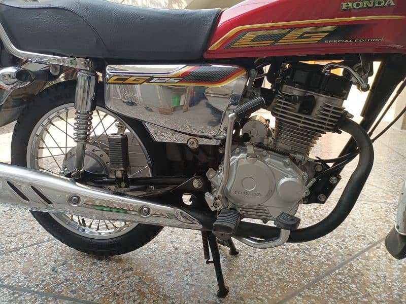 Honda 125 self start 2022 Isld register no 888 4