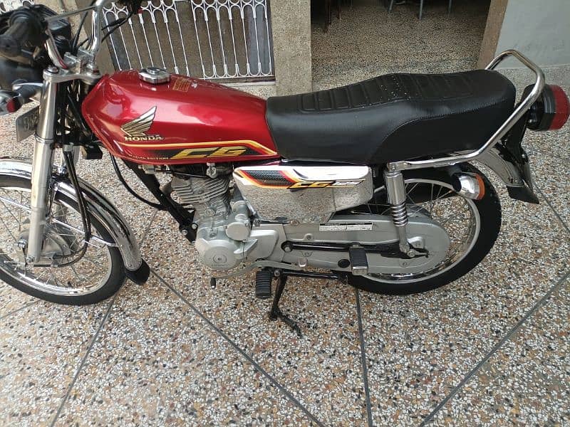 Honda 125 self start 2022 Isld register no 888 7