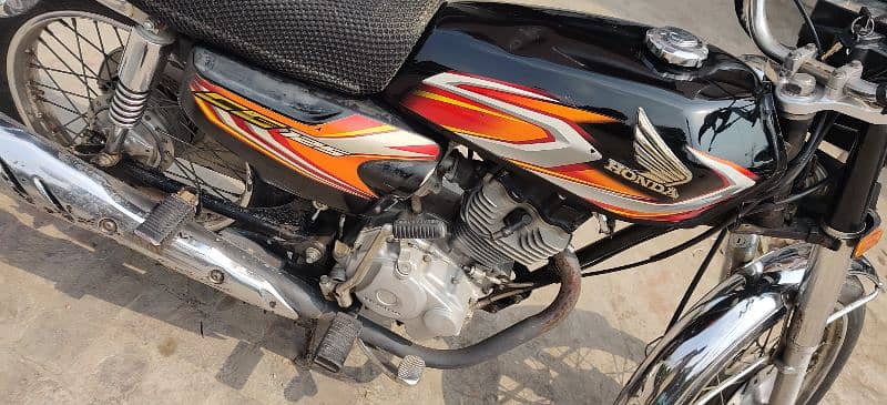 Honda 125 A+ Condition First Hand 2021 last dates 4