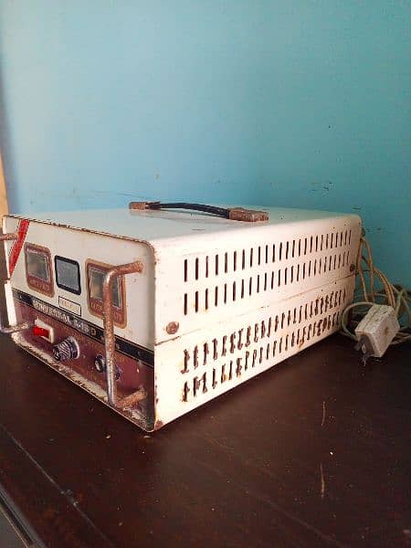 Universal Voltage Stabilizer for Sale in Good Condition 3