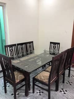 "Elegant Dining Table with 8 Chairs in Excellent Condition – Must See! 0