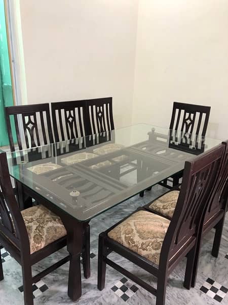 "Elegant Dining Table with 8 Chairs in Excellent Condition – Must See! 3