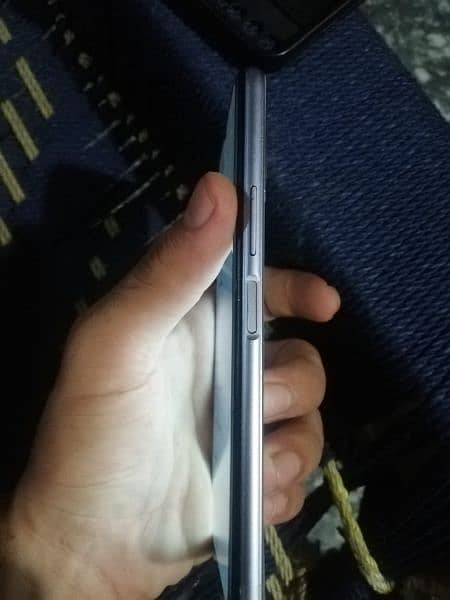 Vivo y20 mobile phone 4