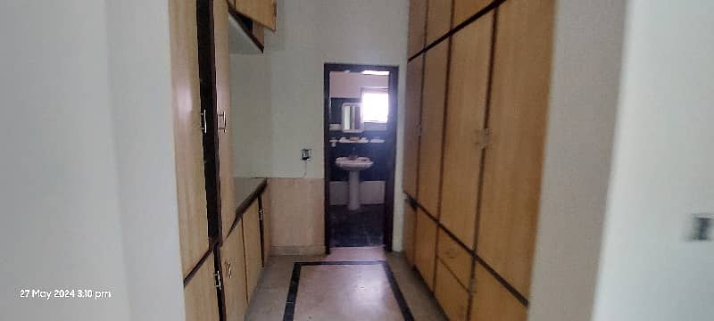 10 Marla Upper Portion For Rent In Grove Block 6