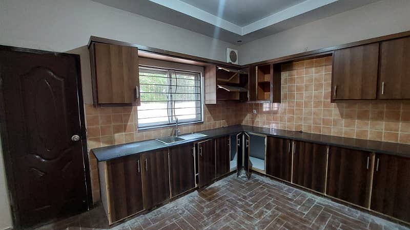 10 Marla Well Maintained House For Sale In Imperial Homes S Block 40