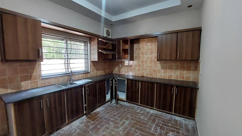 10 Marla Well Maintained House For Sale In Imperial Homes S Block 41