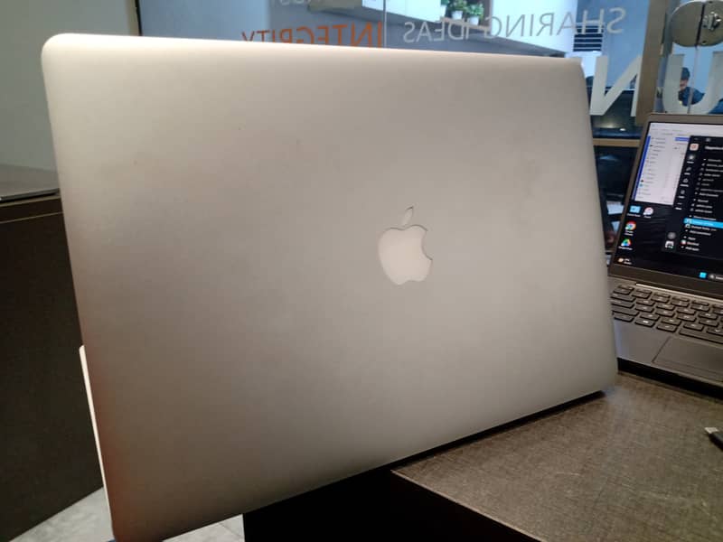 MacBook Pro Core i7,16-500GB Memory 15" Display 10 Qty available 2