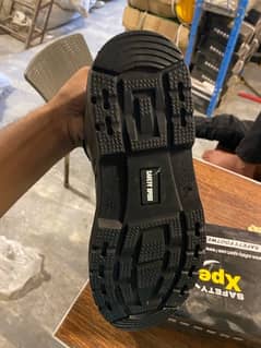 Electric safety shoes