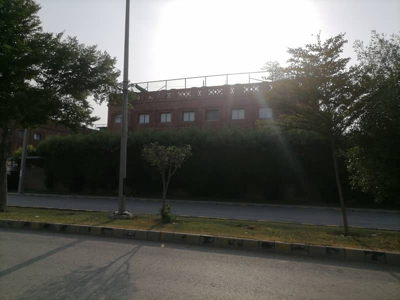 8 Marla Possession Plot For Sale In Broadway Commercial In Paragon City Lahore 1