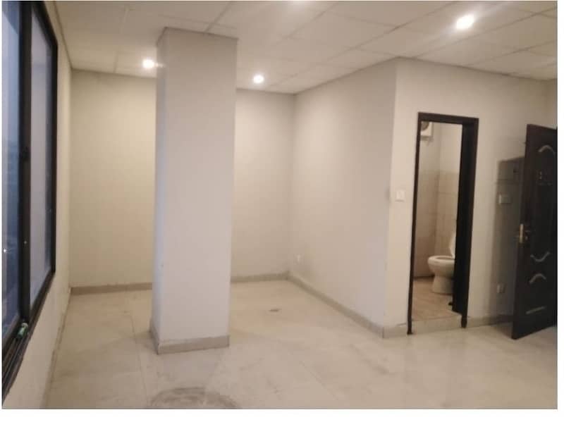 Area 350 Sq Ft Corporate Office Available For Rent In Main Boulevard Road Gulberg 3 Lahore 4