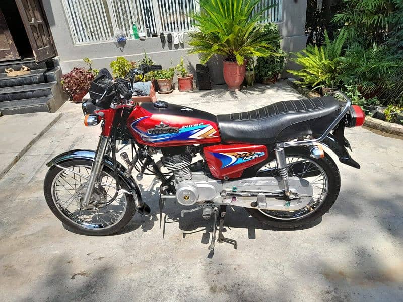 125 unique bike hai condition 10/10 4