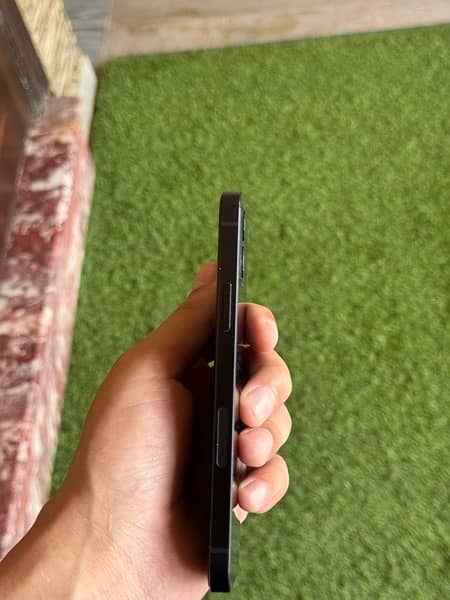 Iphone 12 , 64GB Non PTA Factory Unlock 5