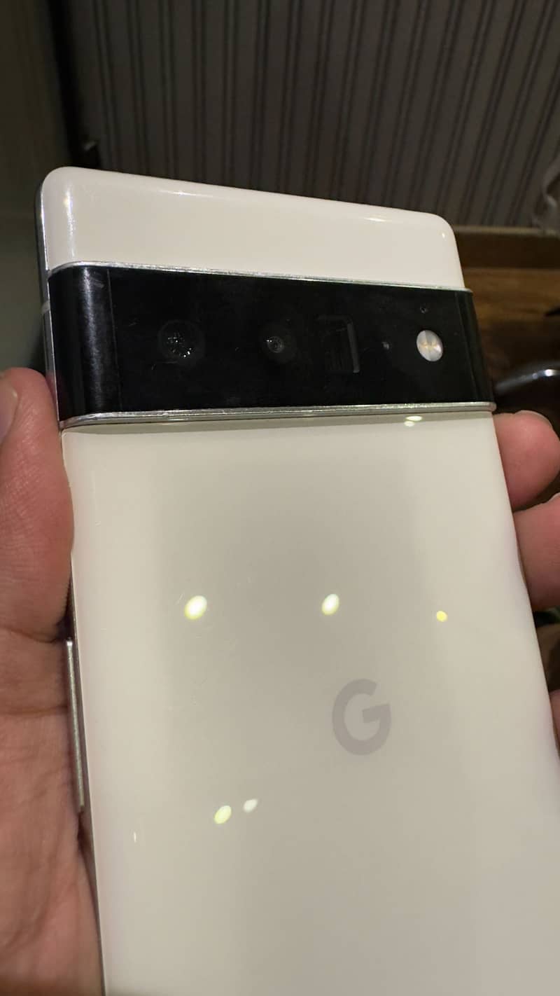 Google Pixel 6 Pro Dot Crack 7