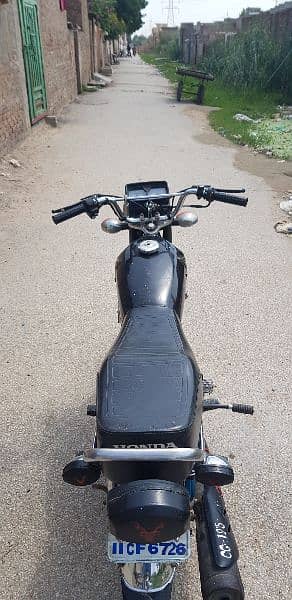 Honda 125 very good condition 4