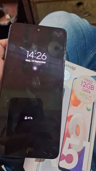 samsung a51 all original 8 128 not open just a minor crack 1