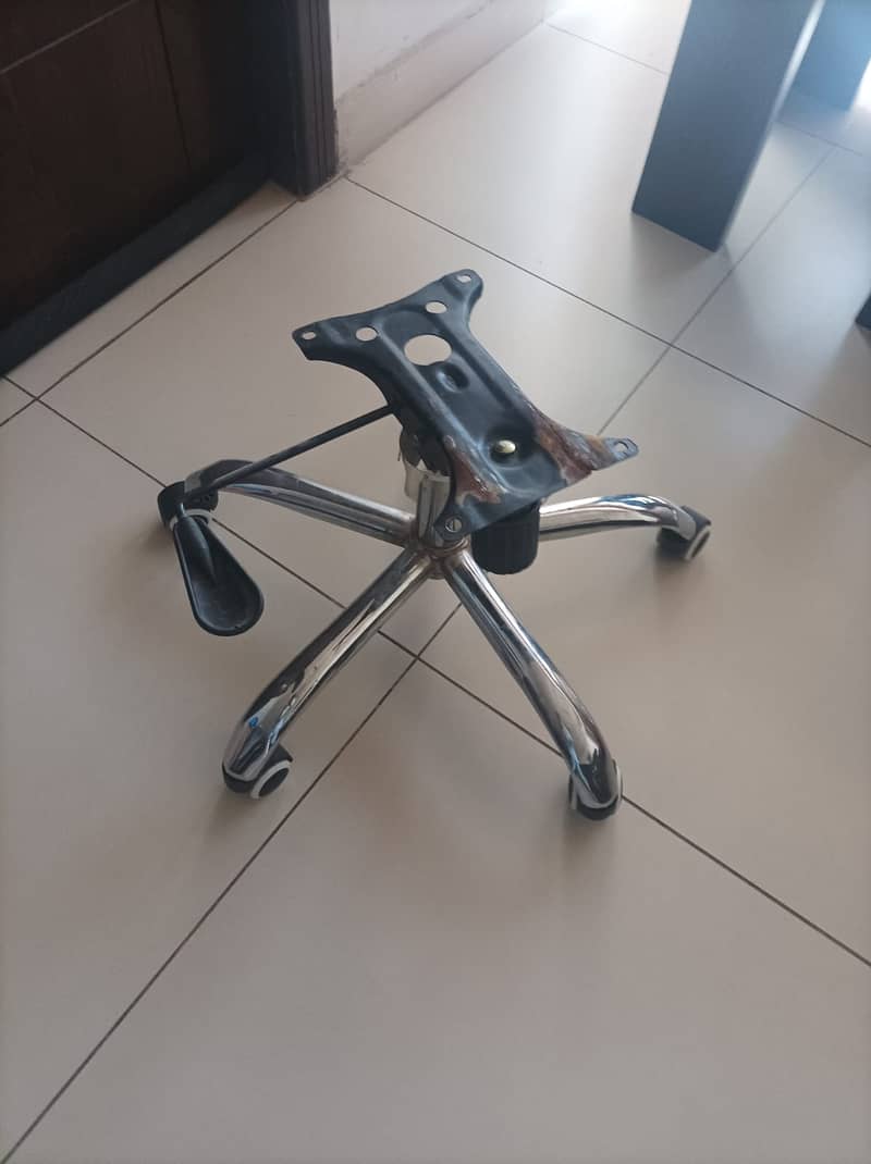 Base of office Chair with Chrome Coated 5 Wheels 1