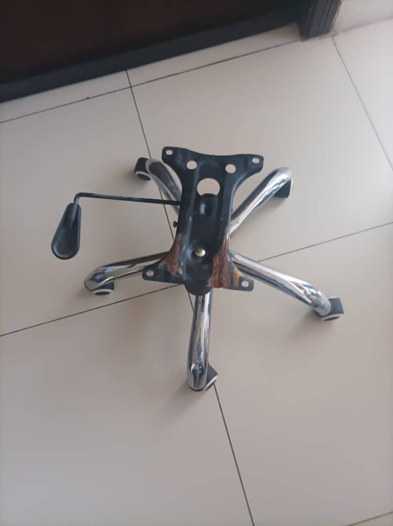 Base of office Chair with Chrome Coated 5 Wheels 2