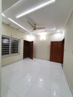 10 Marla Tile Flooring Upper Portion With Servant Quarter &Amp; Car Parking Near Kashmir Highway G-13/4