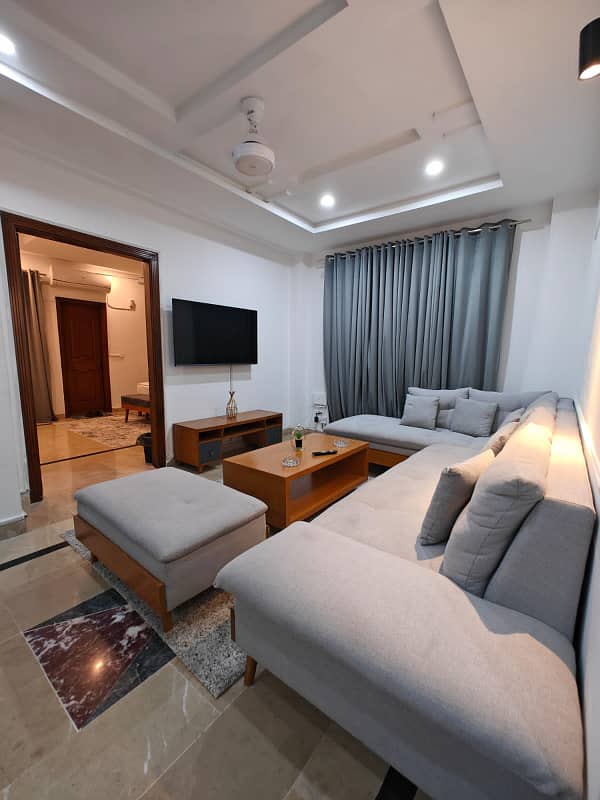 Perday and weekly basis 2 bed luxury apartments available on rent 13