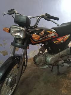 urgent sale honda CD 70 seld engin seld head 2nd owner