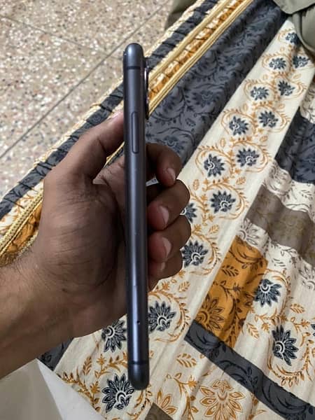 IPhone 11 128gb Non PTA 3