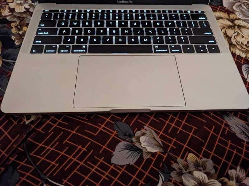 Macbook pro 2017 13 in 128GB 4