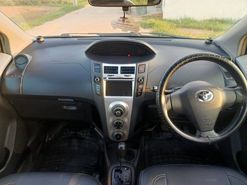 Toyota Vitz 2012 7