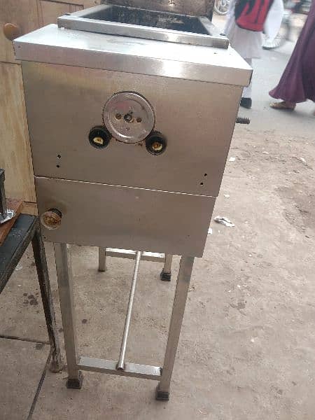 mini size 6 litr fryer all ok no problem for sale urjent 3