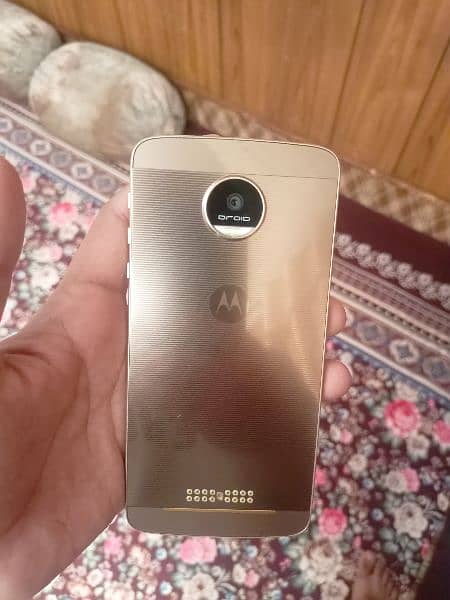 Moto Z Droid 6