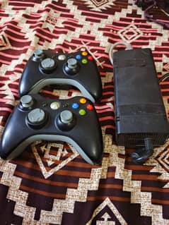 2 wireless controllers Xbox 360