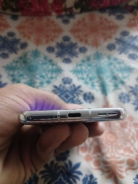 One plus 9 pro full okay 10/10 condition with box and charger 5