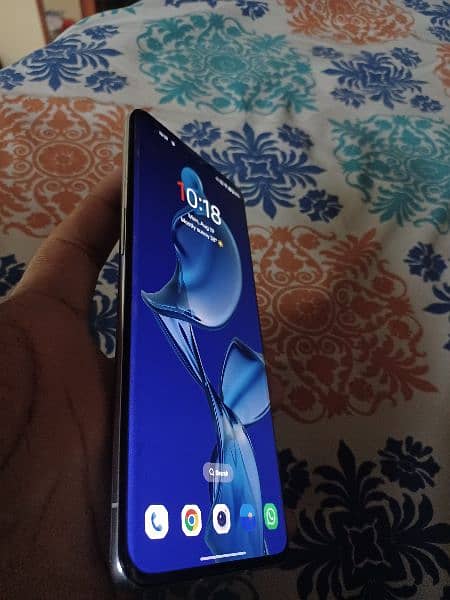 One plus 9 pro full okay 10/10 condition with box and charger 6