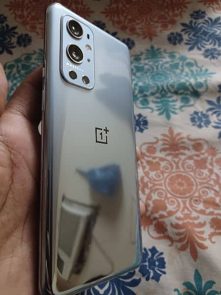 One plus 9 pro full okay 10/10 condition with box and charger 9