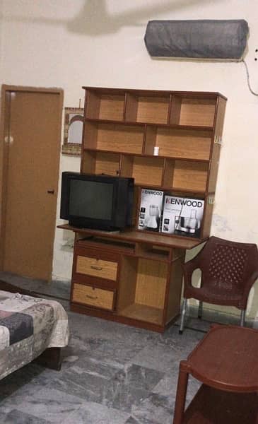 Just like new computer/study table in reasonable price 0