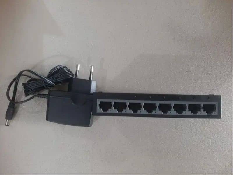 TP Link 8 port urgent sale 3