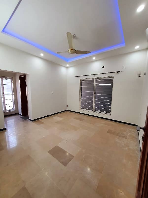 10 Marlas Upper Portion All Facilities Available Near Market & Kashmir Highway G-13 6